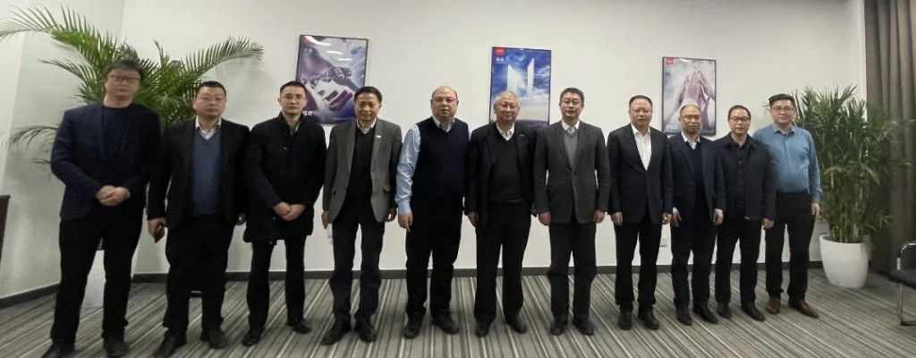 db真人旗舰靶材助力光伏产业发展——db真人旗舰科技携通用投资、华锡集团共同拜访隆基股份